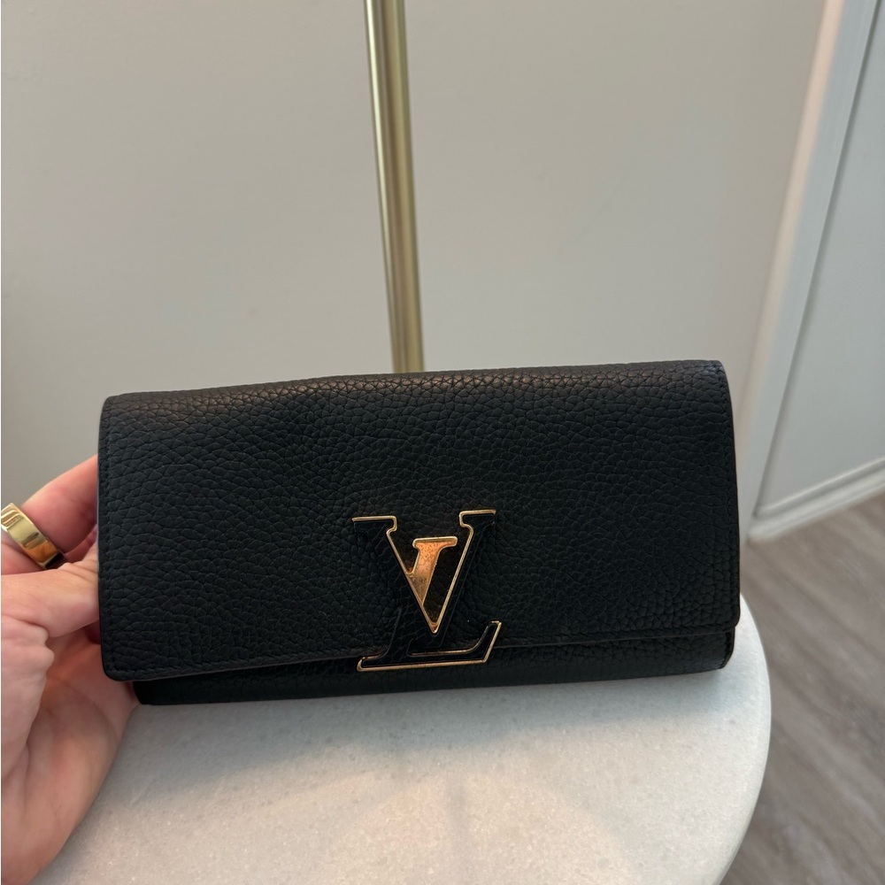 Louis Vuitton Black Wallet Sleek Minimalist Design - Picture 2 of 3
